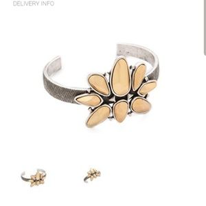 House of Harlow 1960 Aven Cuff